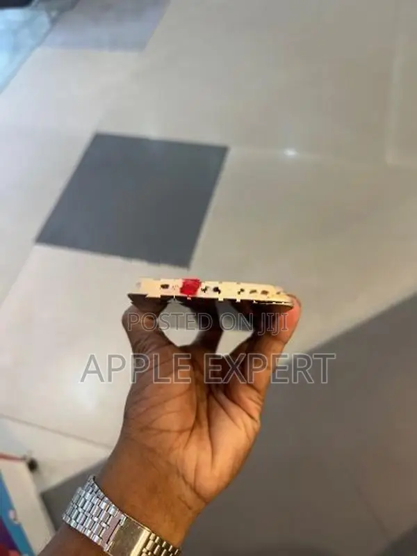 Apple iPhone 13 (Used)