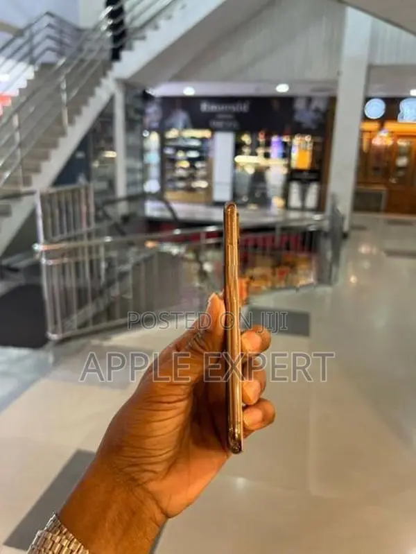 Apple iPhone XS (Used)