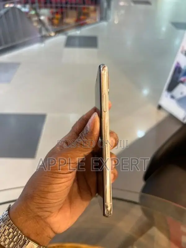 Apple iPhone XS (Used)
