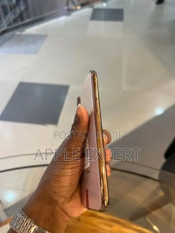 Apple iPhone XS (Used)