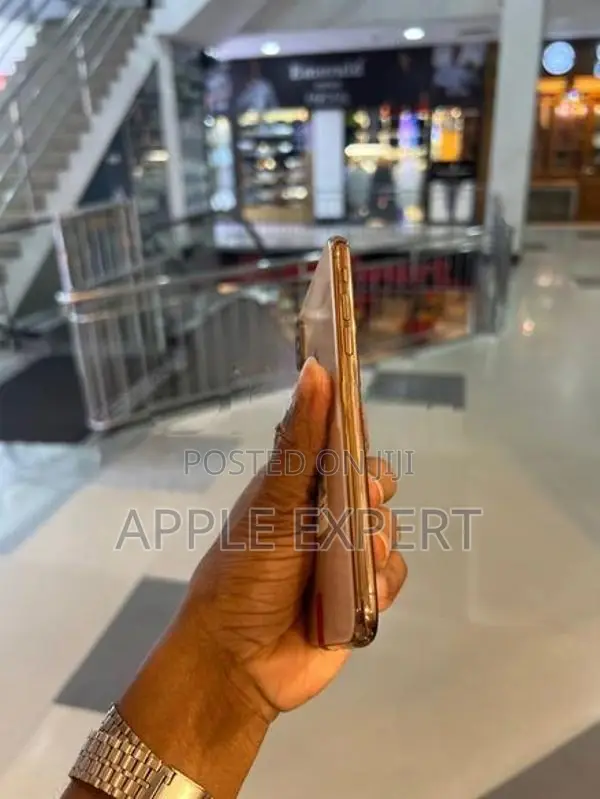 Apple iPhone XS (Used)