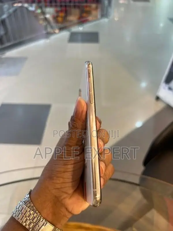 Apple iPhone XS (Used)