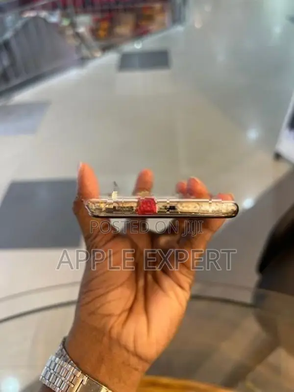 Apple iPhone XS (Used)