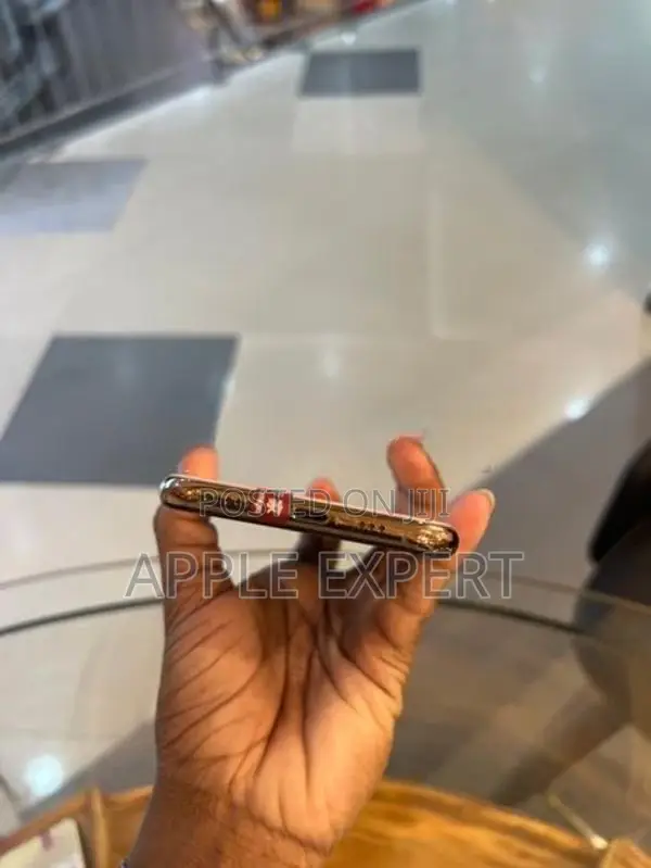 Apple iPhone XS (Used)