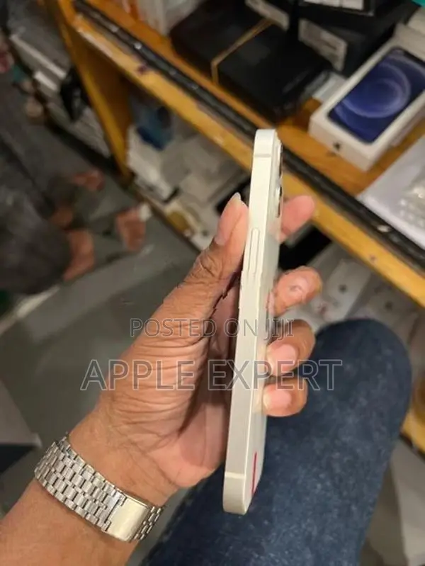 Apple iPhone 13 (Used)