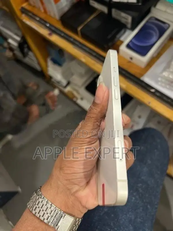 Apple iPhone 13 (Used)