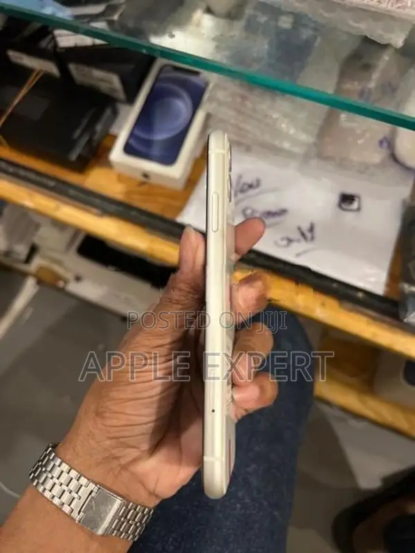 Apple iPhone 11 (Used)