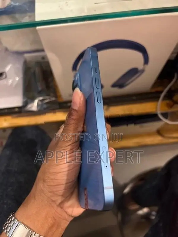 Apple iPhone 13 (Used)