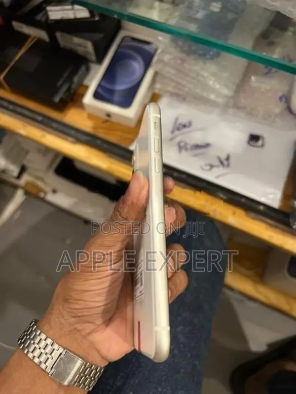 Apple iPhone 11 (Used)