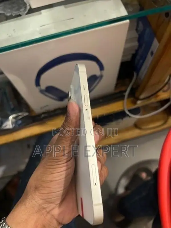 Apple iPhone 13 (Used)