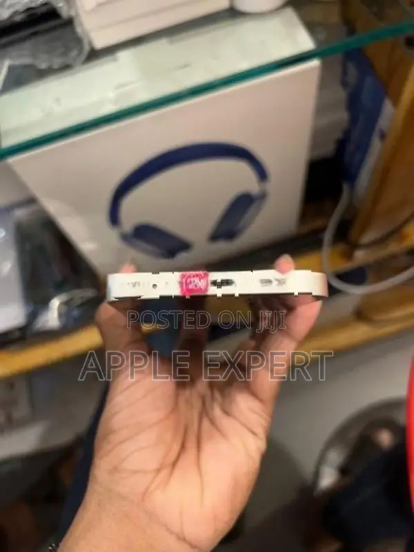 Apple iPhone 13 (Used)