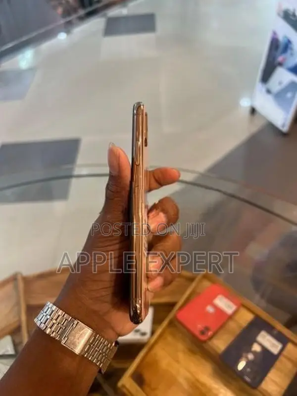 Apple iPhone XS (Used)