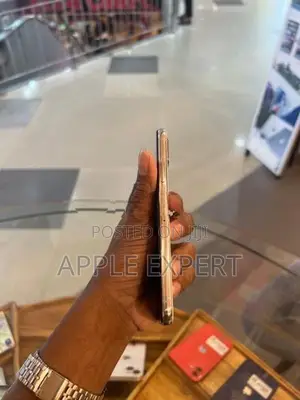 Apple iPhone XS (Used)
