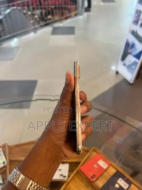 Apple iPhone XS (Used)