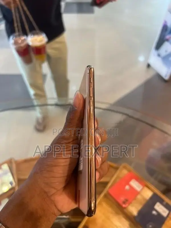 Apple iPhone XS (Used)