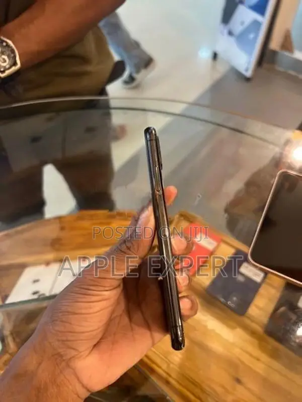 Apple iPhone XS (Used)