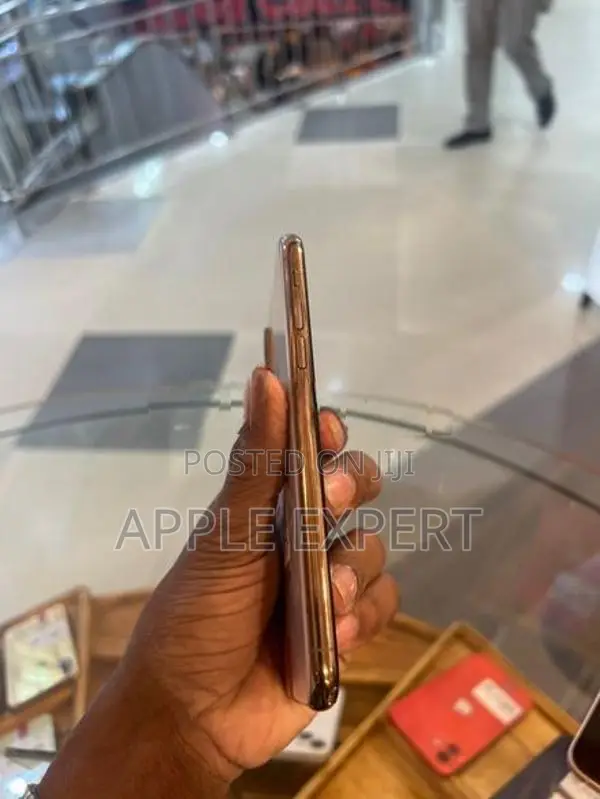 Apple iPhone XS (Used)