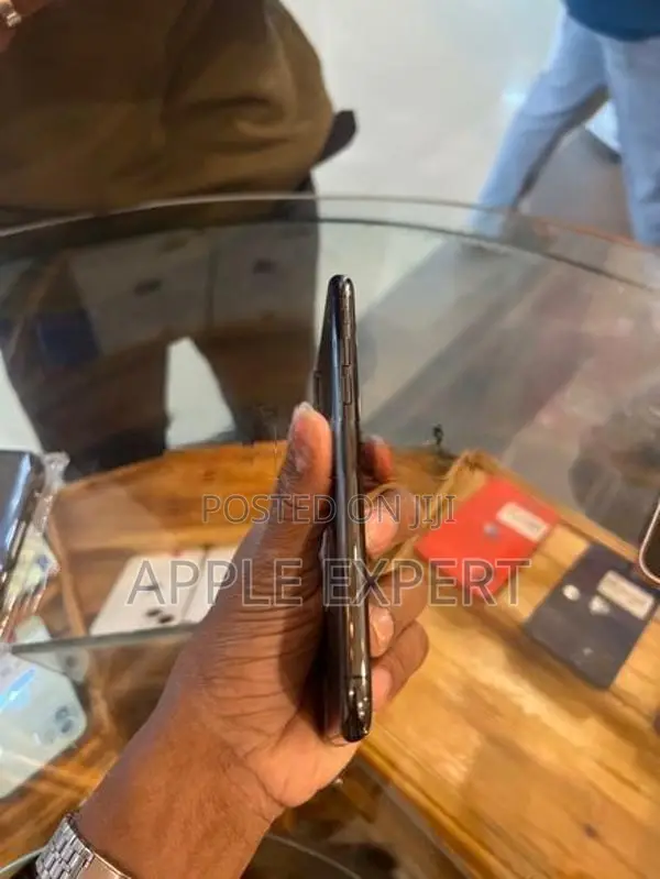 Apple iPhone XS (Used)