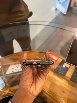 Apple iPhone XS (Used)