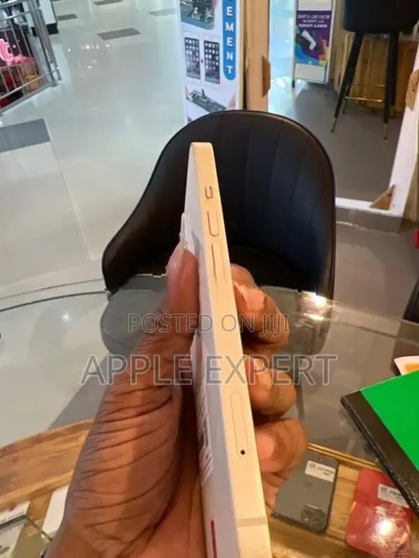 Apple iPhone 13 (Used)