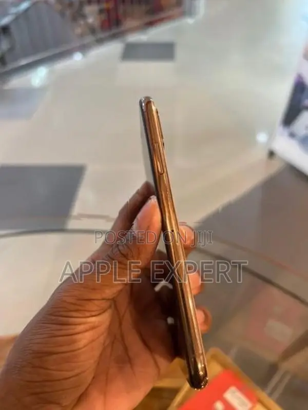 Apple iPhone XS (Used)