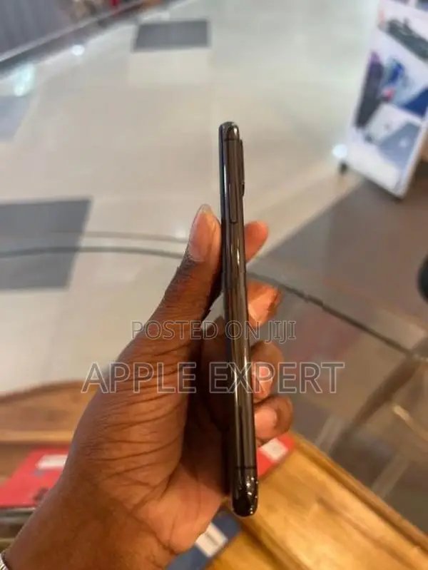 Apple iPhone XS (Used)