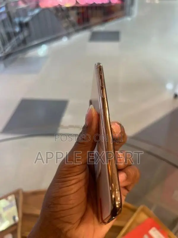 Apple iPhone XS (Used)