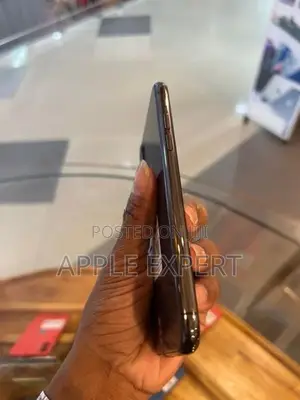 Apple iPhone XS (Used)