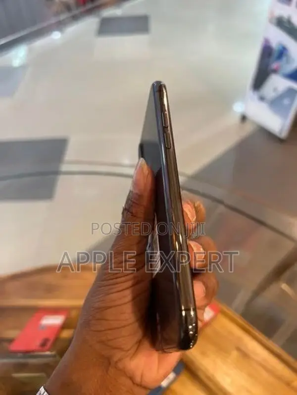 Apple iPhone XS (Used)