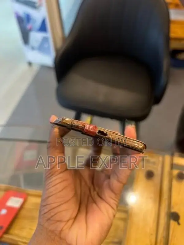 Apple iPhone XS (Used)