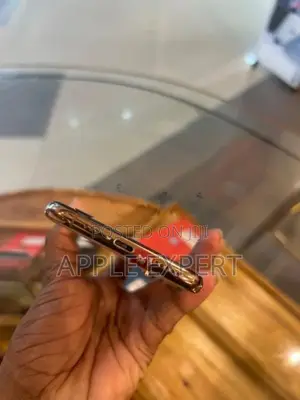 Apple iPhone XS (Used)