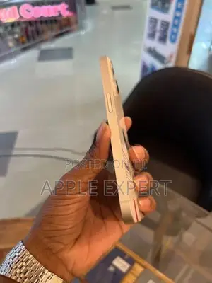Apple iPhone 13 (Used)