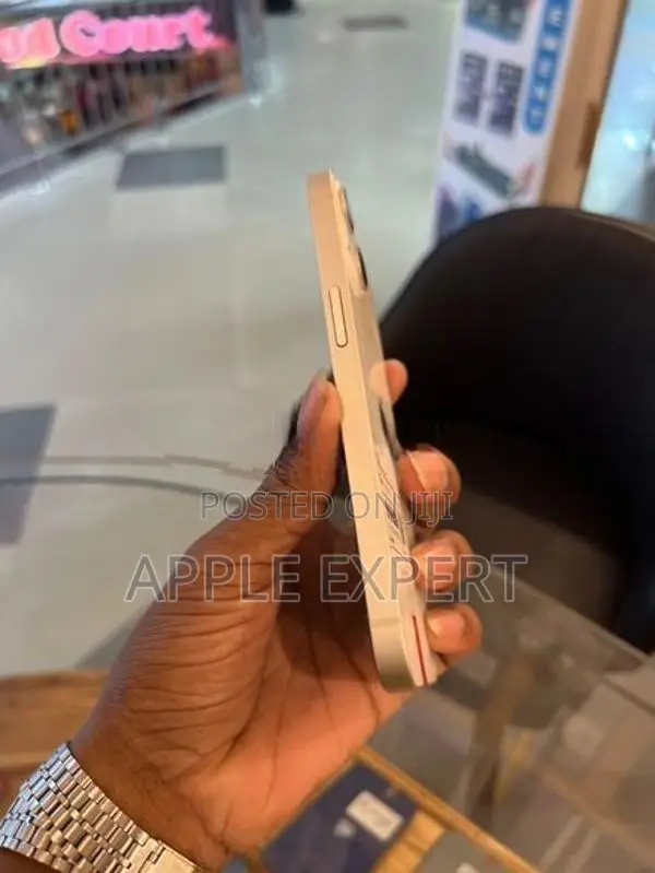 Apple iPhone 13 (Used)