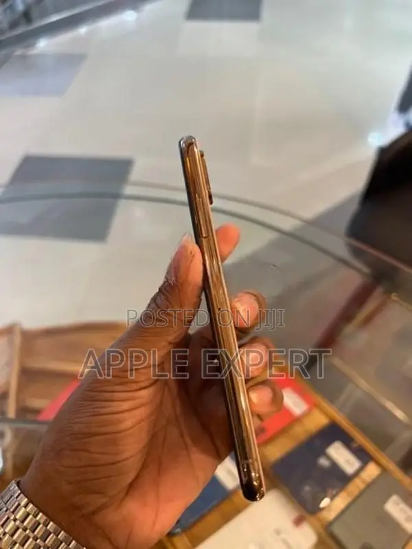 Apple iPhone XS (Used)