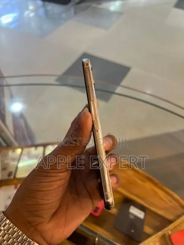 Apple iPhone XS (Used)