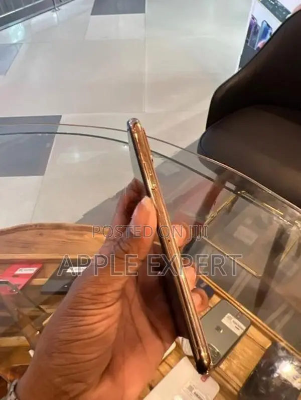 Apple iPhone XS (Used)