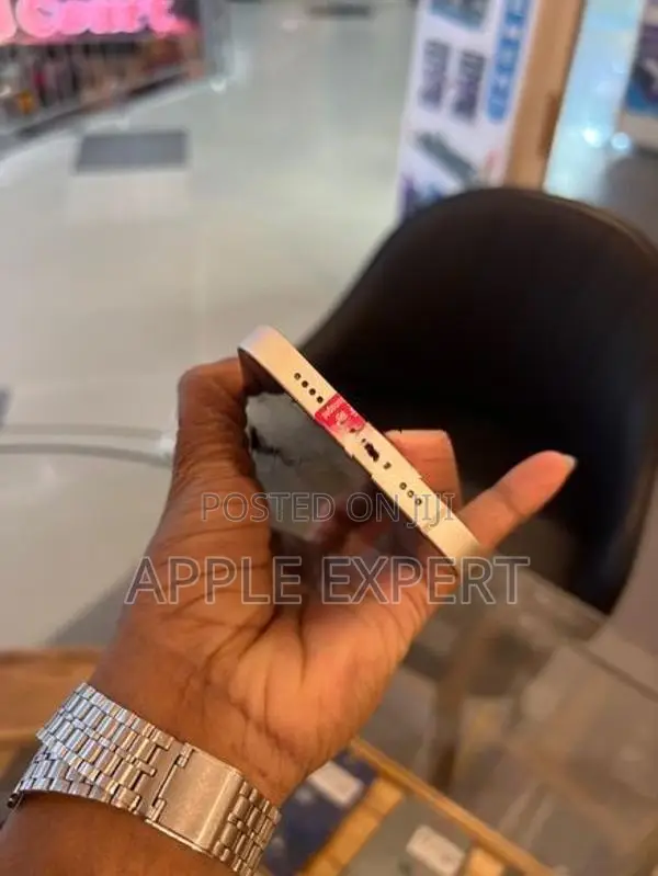 Apple iPhone 13 (Used)