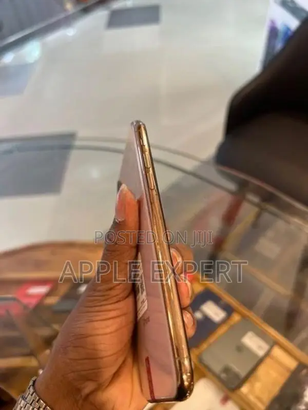 Apple iPhone XS (Used)