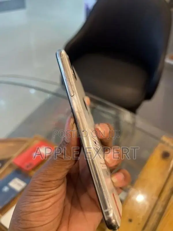 Apple iPhone XS (Used)