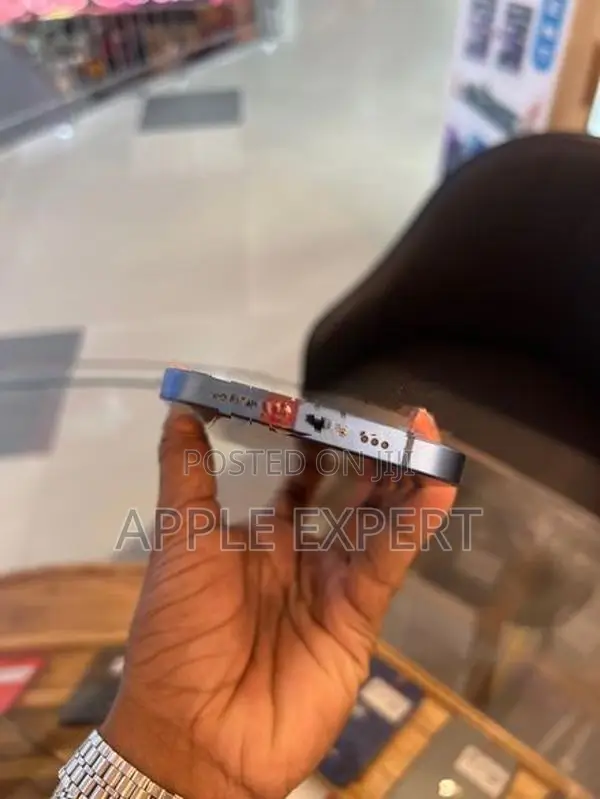 Apple iPhone 13 (Used)