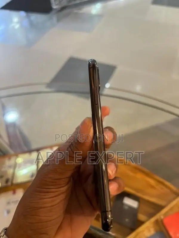 Apple iPhone XS (Used)