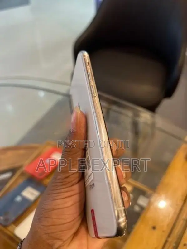 Apple iPhone XS (Used)