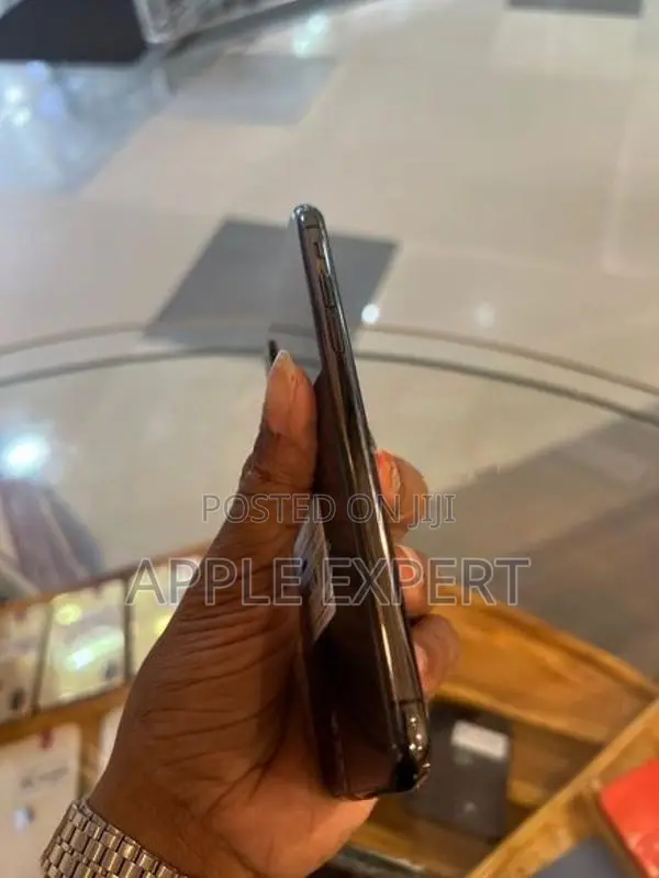 Apple iPhone XS (Used)
