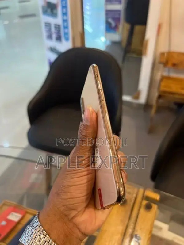 Apple iPhone XS (Used)