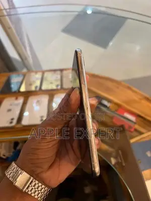 Apple iPhone XS (Used)