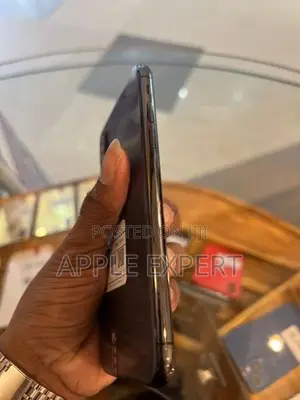 Apple iPhone XS (Used)