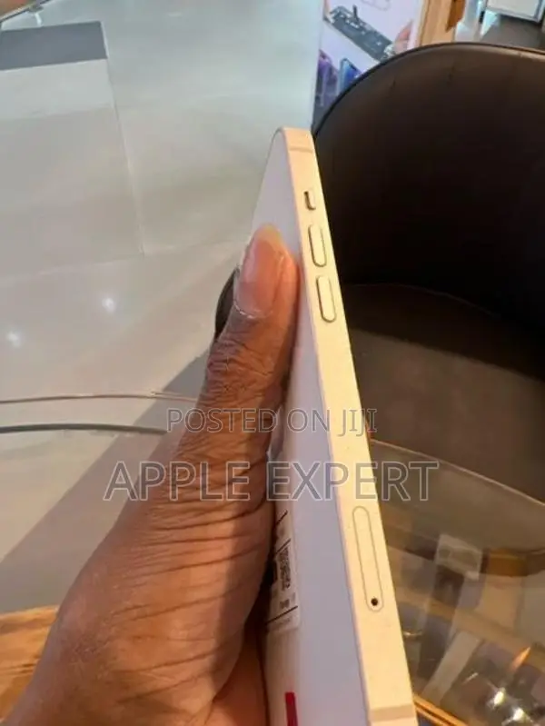 Apple iPhone 13 (Used)