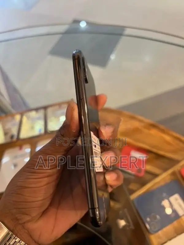 Apple iPhone XS (Used)