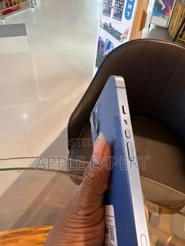 Apple iPhone 13 (Used)