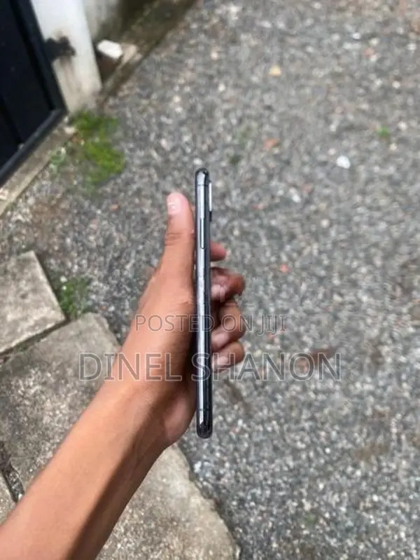 Apple iPhone X (Used)